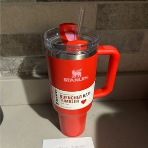 New with tags 40oz valentines Stanley
